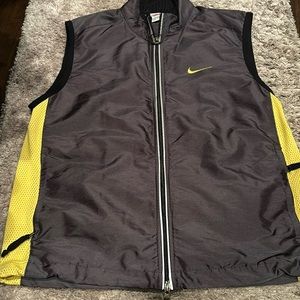 Nike running / biking sleeveless wind breaker